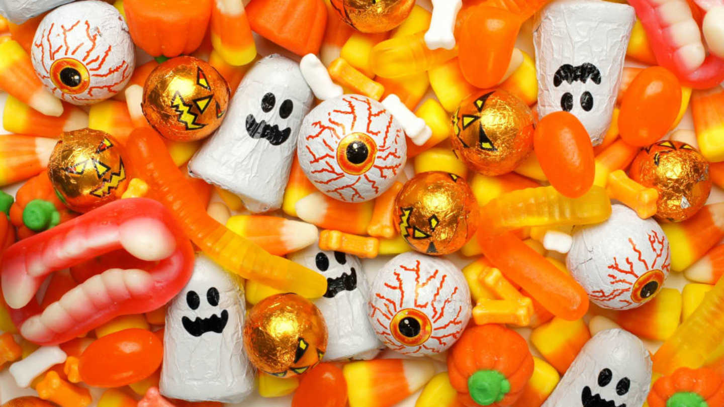 Halloween Candy Fun Facts: Sweet Trivia for Spooky Season