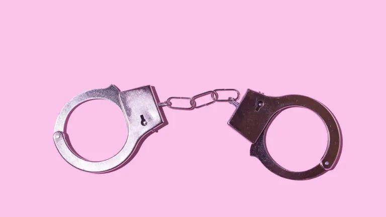 How To Handcuff Someone With One Arm: Police Techniques & Adaptability