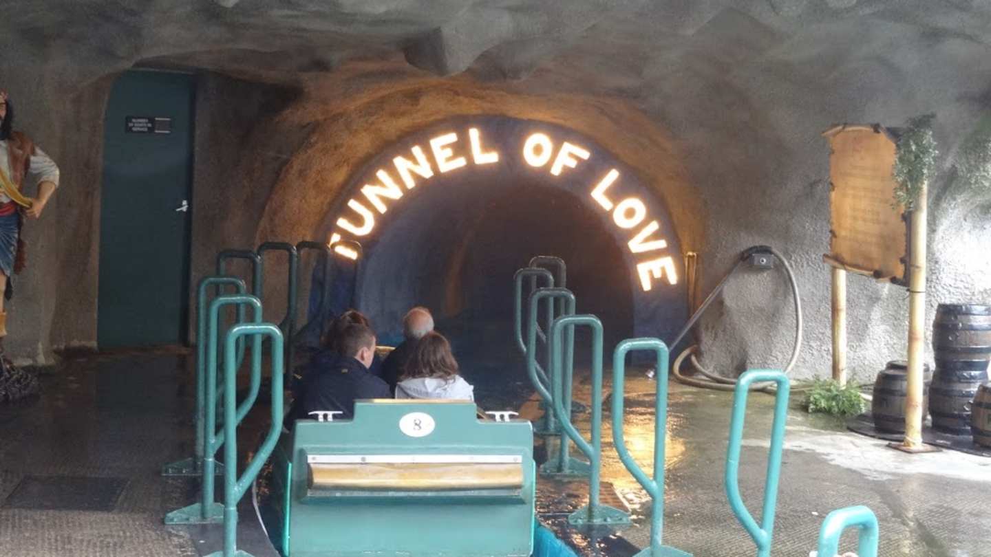 Tunnel of Love Ride: From Romantic Hideaway To Amusement Park Classic