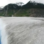 Mountain Crevice vs. Crevasse: Glacial Dangers and Rock Formations