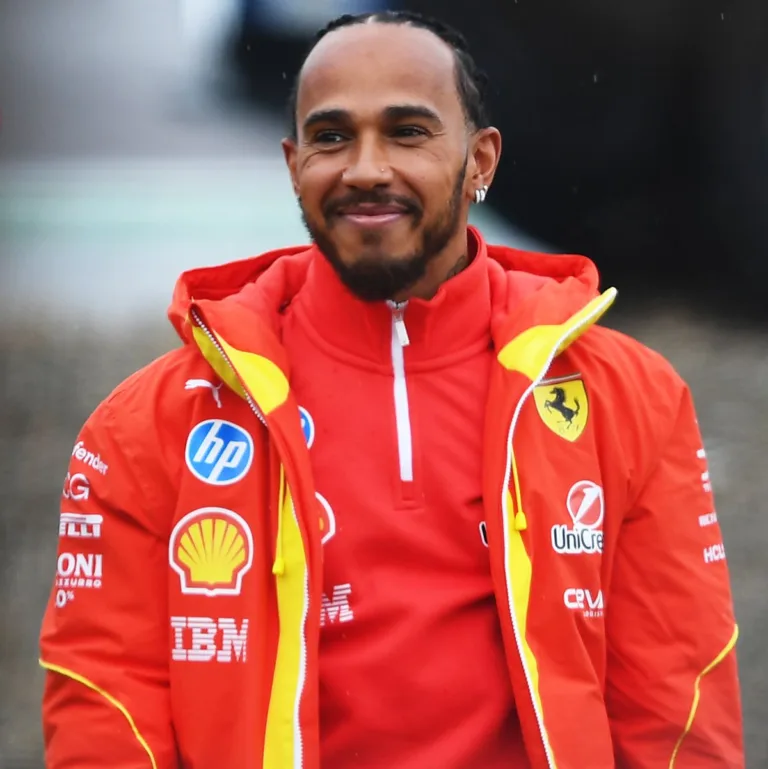 Popular Athletes: Explore Famous Sports & Athletic Figures