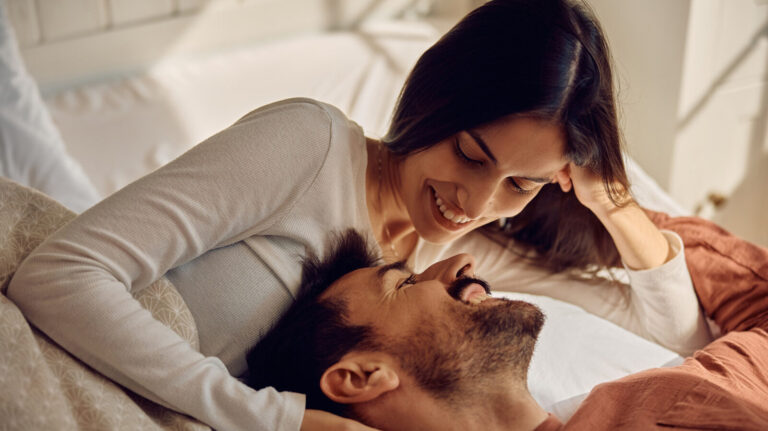 11 Signs Of A Happy Relationship Based On Psychology
