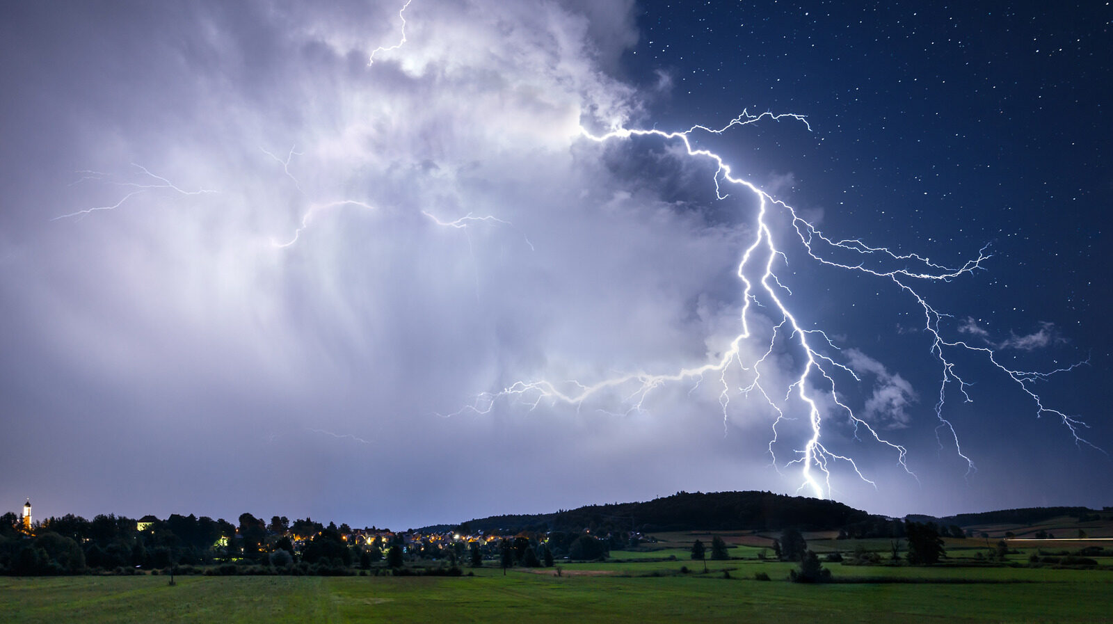 Record Breaking Lightning Strike Covers Incredible Distance