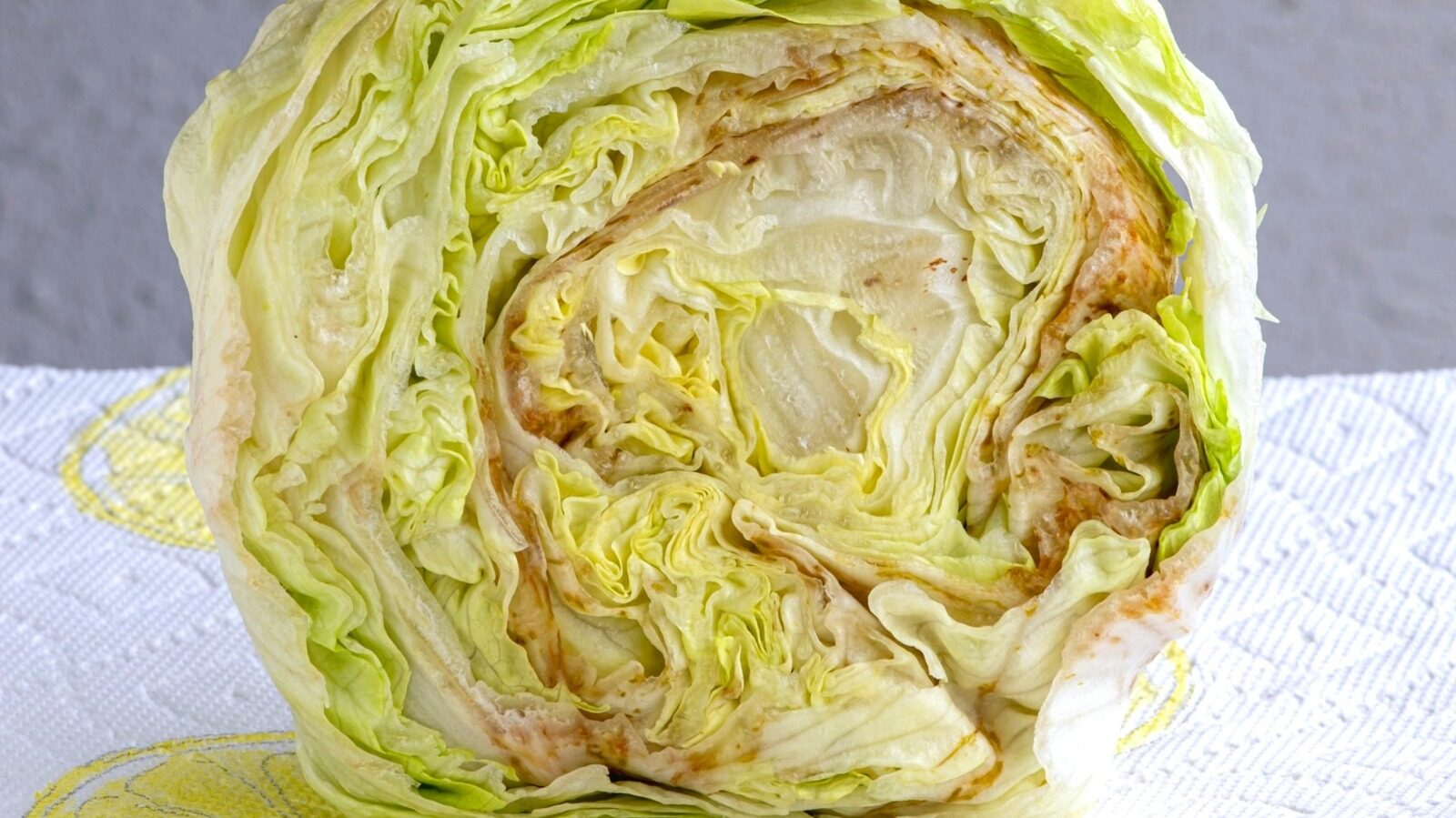 How To Keep Lettuce Fresh Using A Common Kitchen Item